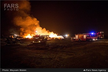 آتش سوزی در انبار تراورس های فرسوده در قزوین