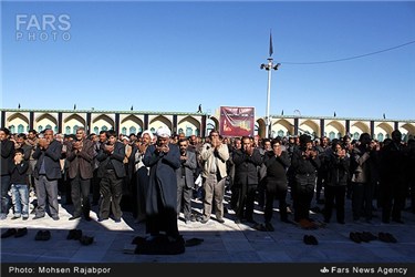 اقامه نماز در آیین عزاداری اربعین حسینی در شهرستان انار کرمان