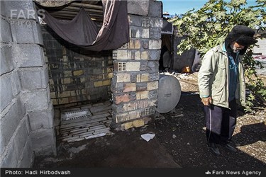 نابسامانی و عدم امکانات اولیه زندگی در منزل یکی از ساکنین شهرستان بم بعداز گذشت ده سال از وقوع زلزله