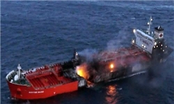 آتش‌سوزی ‌یک کشتی باری در آب‌های ساحلی بندر دیر ‌/ 13 سرنشین کشتی نجات یافتند