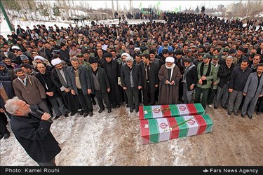 اقامه نماز میت بر پیکر دو شهید گمنام  در شهرستان کوثر