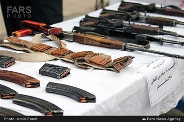 خشاب ها و سلاح های کشف شده از شبکه بین المللی مواد مخدر در شیراز