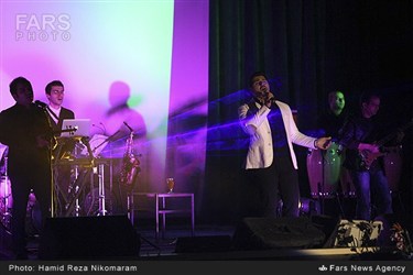 کنسرت موسیقی احسان خواجه امیری در تالار کوثر اصفهان 