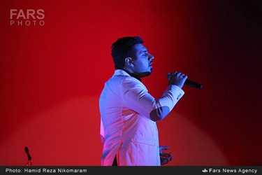 کنسرت موسیقی احسان خواجه امیری در تالار کوثر اصفهان 