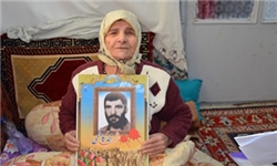 کاروان فجر انقلاب با خانواده شهید محمد کاظمی دیدار کرد