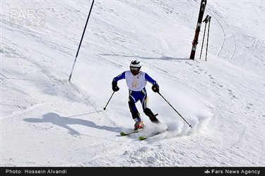مسابقات چهار جانبه اسکی در پیست تاریک دره همدان