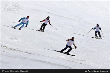 مسابقات چهار جانبه اسکی در پیست تاریک دره همدان