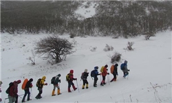 صعود زمستانی کارکنان صنعت آب و برق به قله 3450 متری الوند
