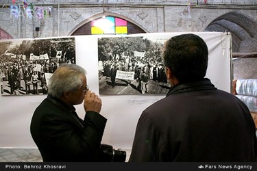 نمایشگاه عکس انقلاب محمد حسین جمالزاده در بازار اراک