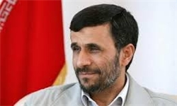احمدی‌نژاد در جمع راهپیمایان حضور یافت