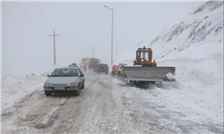 نجات و اسکان 40 نفر از مسافران اتوبوس گرفتار در برف و کولاک در چاراویماق