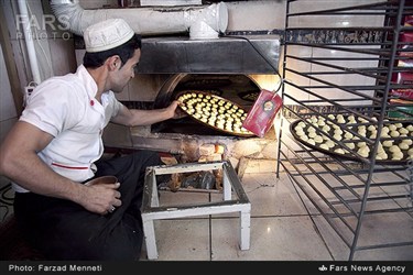 پخت نان برنجی در کرمانشاه
