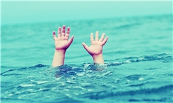 نجات مسافر نوروزی غرق شده توسط پلیس کنگان