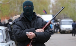 شبه نظامیان به پایگاه نظامی اوکراین حمله کردند/اعتراض کی یف به توقف انتقال تجهیزات از کریمه