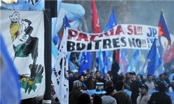 تظاهرات مردم آرژانتین مقابل سفارت آمریکا