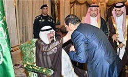 پادشاه عربستان نشان «ملک عبدالعزیز» را بر گردن «عبدالفتاح السیسی» انداخت
