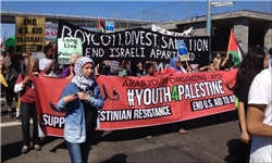 هزاران معترض آمریکایی مانع پهلوگیری کشتی اسرائیلی شدند + تصاویر