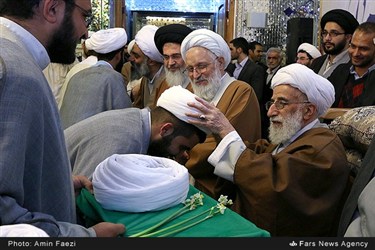 آیین عمامه گذاری طلاب حوزه های علمیه شهر شیراز با حضور آیت الله احمد جنتی