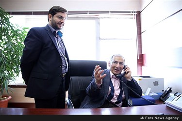 صادق زیباکلام استاد دانشگاه تهران در اتاق کار سید یاسر جبرائیلی معاونت آموزش و پژوهش خبرگزاری فارس 