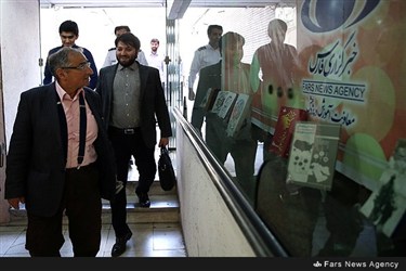 صادق زیباکلام به دانشکده رسانه خبرگزاری فارس وارد می شود.