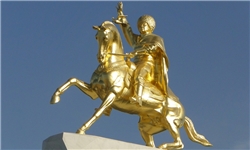 رونمایی از مجسمه طلایی رئیس‌جمهور ترکمنستان+تصاویر