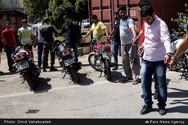 انتقال تعدادی از سارقین کیف قاپ و زورگیر توسط پلیس آگاهی تهران بزرگ