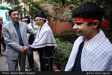 ورود پرویز فتاح، رئیس کمیته امداد امام خمینی (ره) به اردوگاه شهید آوینی