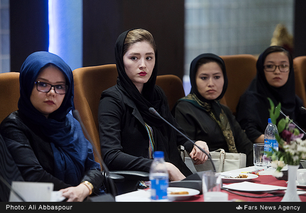 نشست هم‌اندیشی زنان فرهیخته افغانستانی مهاجر 