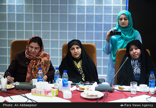 نشست هم‌اندیشی زنان فرهیخته افغانستانی مهاجر 