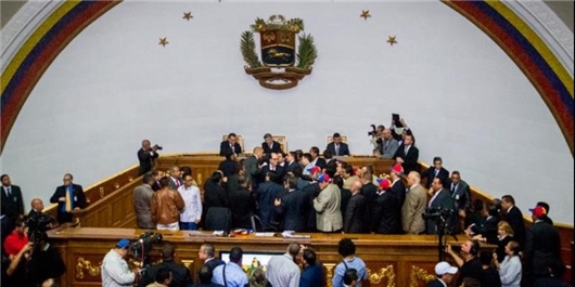 اپوزیسیون ونزوئلا قانون عفو زندانیان سیاسی را تصویب کرد