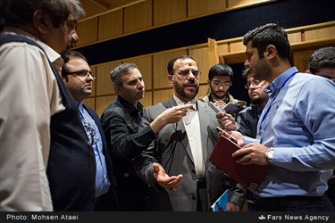 حسینعلی امیری سخنگوی وزارت کشور در جمع خبرنگاران