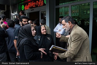 تجمع اعتراض‌آمیز بازنشستگان وزارت جهاد کشاورزی مقابل این ساختمان در خیابان طالقانی