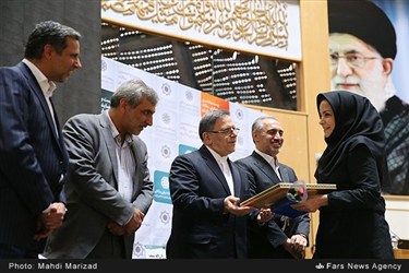 تجلیل از خبرگزاری فارس به عنوان رسانه برتر در اختتامیه بیست و ششمین همایش سیاست‌های پولی و ارزی