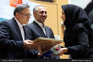 تجلیل از خبرگزاری فارس به عنوان رسانه برتر در اختتامیه بیست و ششمین همایش سیاست‌های پولی و ارزی