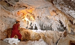 غارنوردان ایران در راه قشم/ آشنایی تخصصی با معتبرترین غارنمکی جهان در جزیره