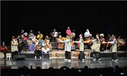 گروه «روناک» در تهران موسیقی فولکلور اجرا می‌کند
