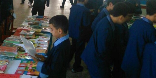 استقبال دانش‌آموزان از برنامه‌های هفته کودک در آستارا