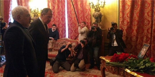 ادای احترام ظریف به سفیر جانباخته روسیه در ترکیه + عکس