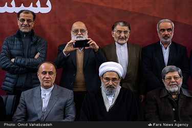 عکس یادگاری اعضای جبهه مردمی نیروهای انقلاب اسلامی