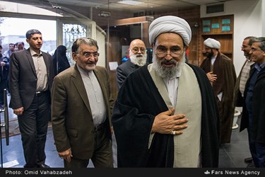 حجت‌الاسلام والمسلمین محمد حسن رحیمیان هنگام ورود به مجموعه سرچشمه تهران