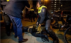 وزیر ترکیه در هلند بازداشت و به آلمان بازگردانده شد/ کنسولگری و سفارت هلند در ترکیه در محاصره پلیس/ درگیری پلیس هلند با هواداران اردوغان در روتردام
