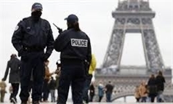هدف وضعیت فوق‌العاده حاکم بر فرانسه محدود کردن تظاهرات‌های مشروع مردمی است