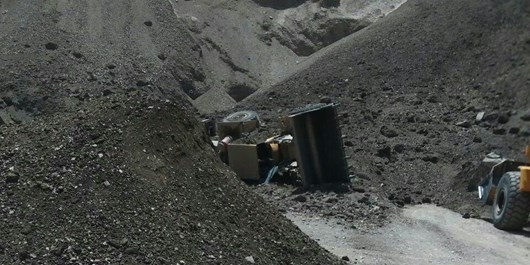 مرگ راننده بلدوزر بر اثر ریزش کوه در یکی از معادن بلده 