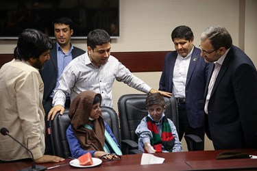 گفت‌و‌گوی سید نظام الدین موسوی مدیر عامل خبرگزاری فارس با نسرین و محمد‌ خواهر و برادر بلوچ که به  سرطان پوست مبتلا هستند 