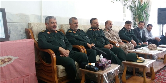 حضور سرزده فرمانده کل سپاه پاسداران در منزل «شهید محسن حججی»+ عکس