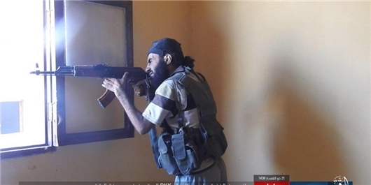 کشته شدن بیش از ۱۰۰ داعشی در شهر رقه سوریه