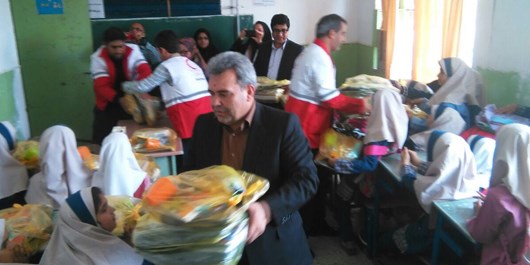 توزیع بیش از 4 هزار بسته لوازم‌التحریر به همراه کیف مدرسه بین دانش آموزان بی بضاعت گنبدکاووس 