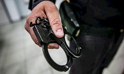دستبند پلیس بر دستان سرهنگ قلابی+عکس