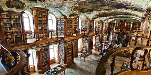 قدیمی‌ترین کتابخانه جهان در سوئیس+تصاویر
