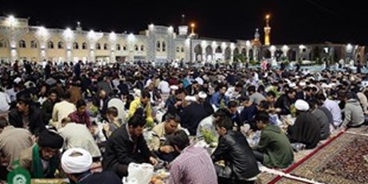 سفرههای بیانتها در میزبانی عاشقان رضا(ع)/ نماز با عطر بهشت در حرم شمسالشموس